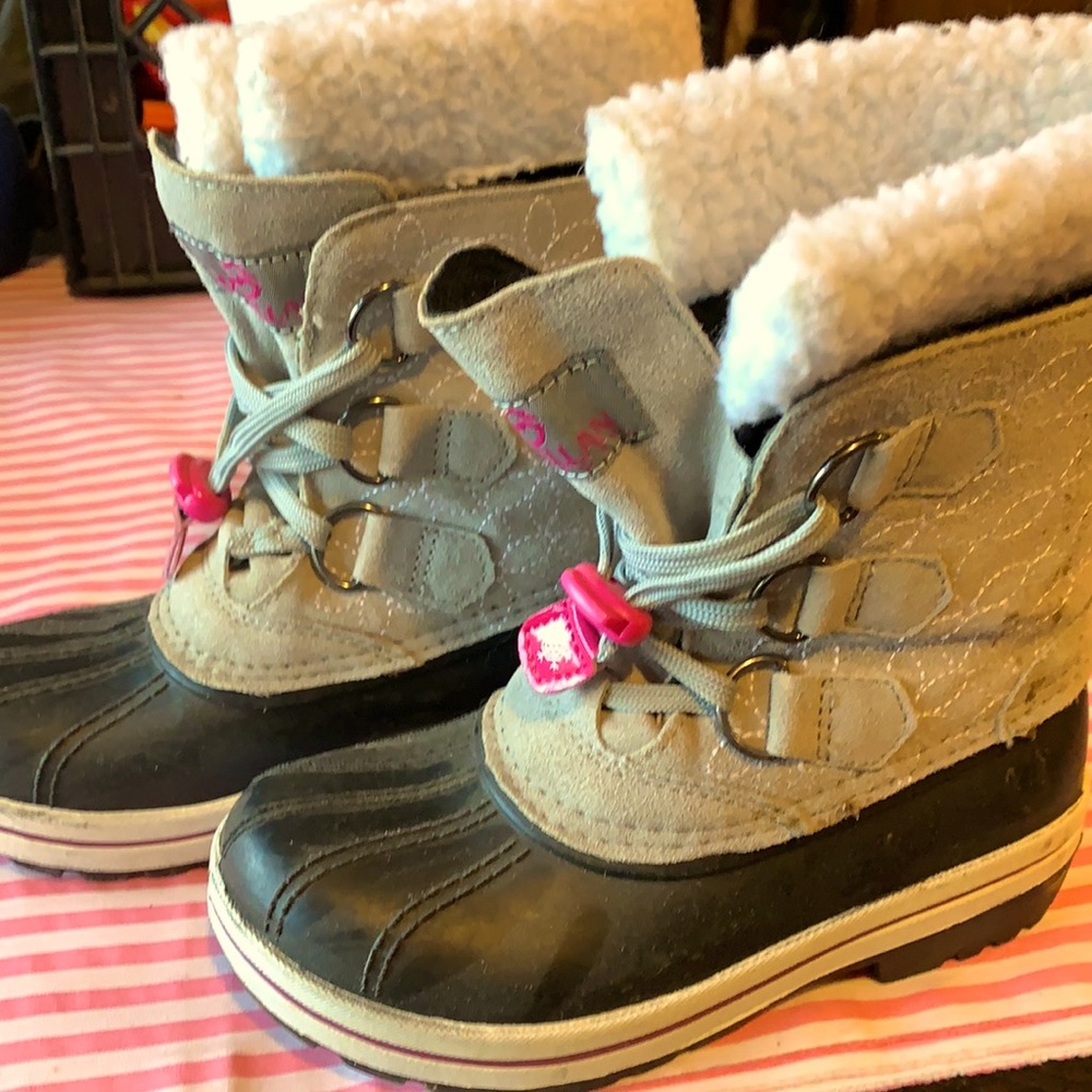 Snow boots